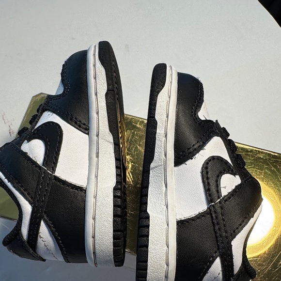 Nike Kids Black and White Sneakers 3C - Picture 4 of 11